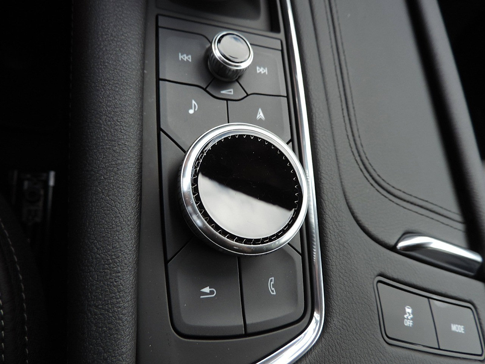 Used 2025 Cadillac XT5 Premium Luxury FWD image 6