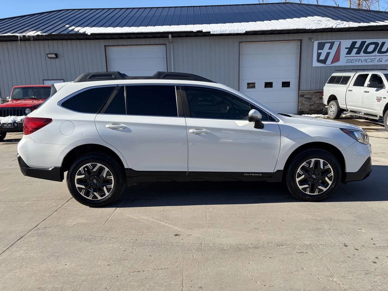 Used 2018 Subaru Outback 2.5i Premium image 4