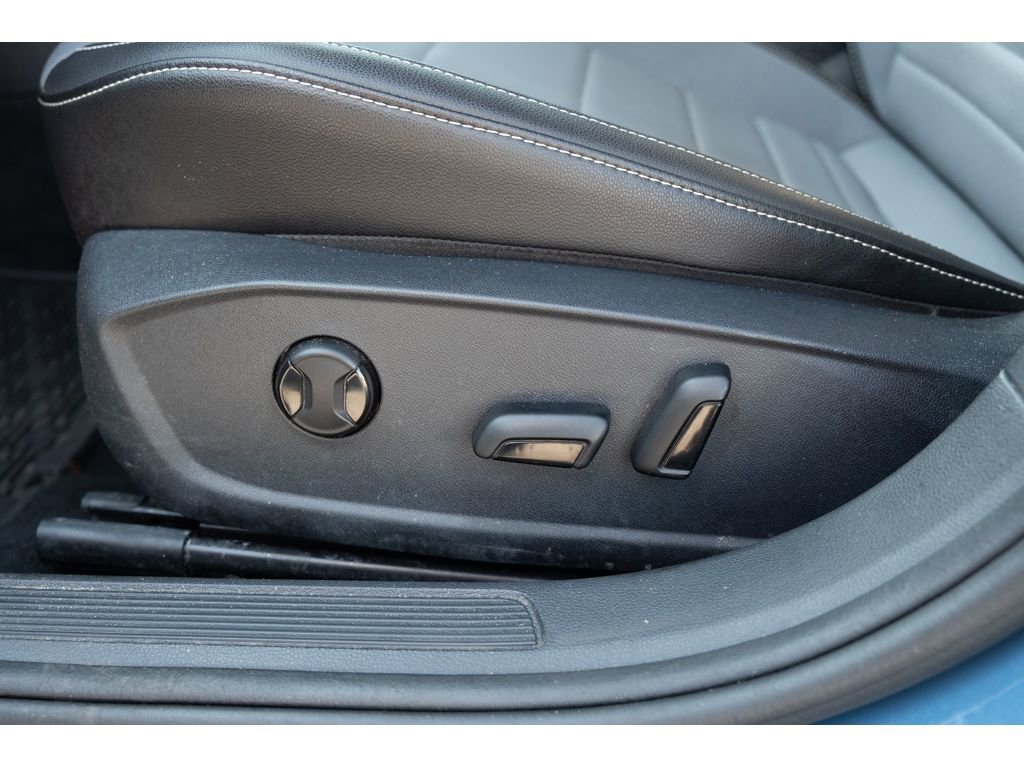 Used 2025 Volkswagen Jetta SE image 15