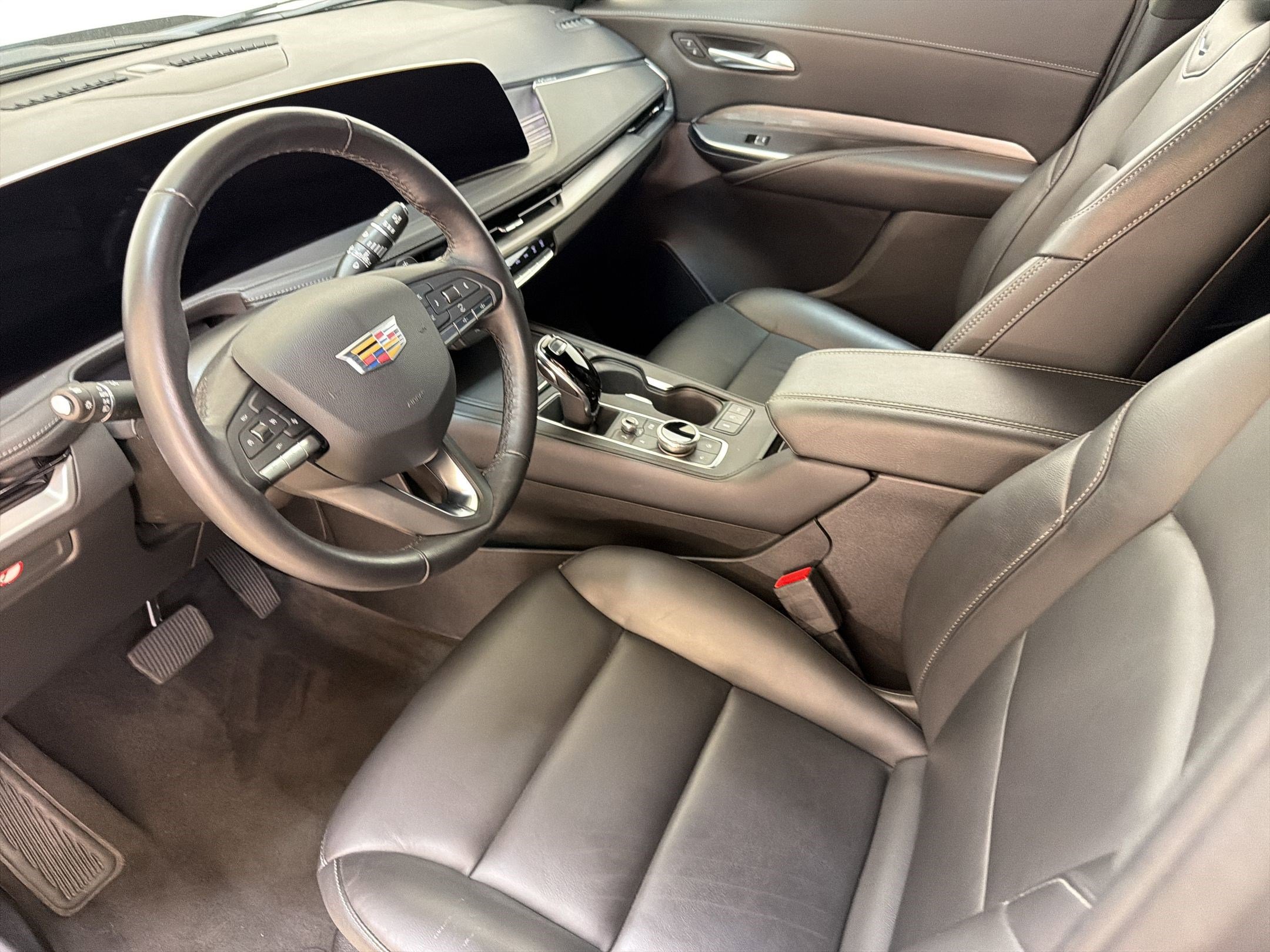 Used 2025 Cadillac XT4 Premium Luxury FWD image 4