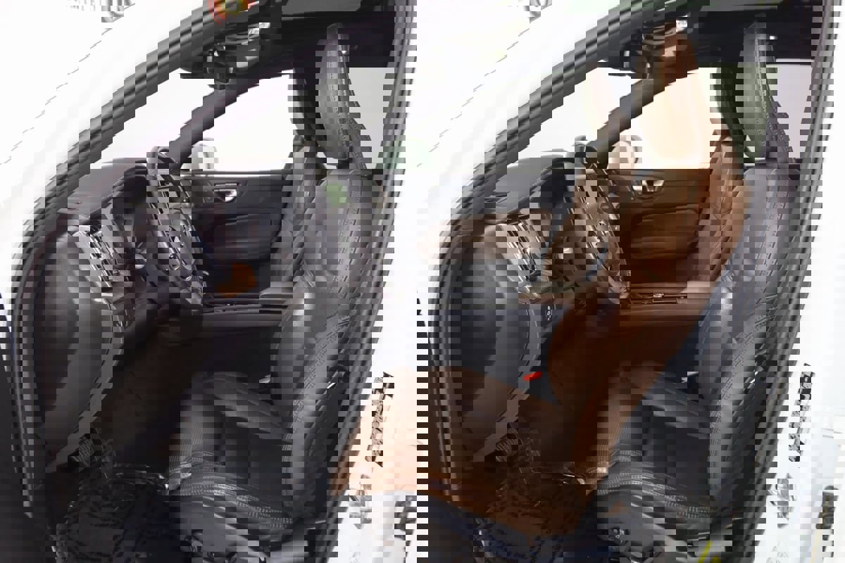 Used 2021 Volvo XC60 T5 Inscription w/ Protection Package Premier image 12