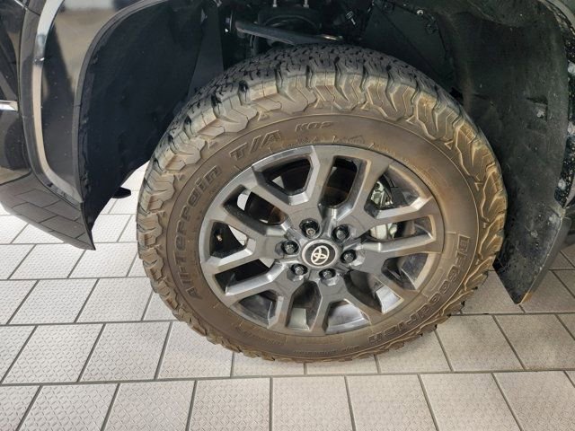 Used 2025 Toyota Tundra Platinum image 9