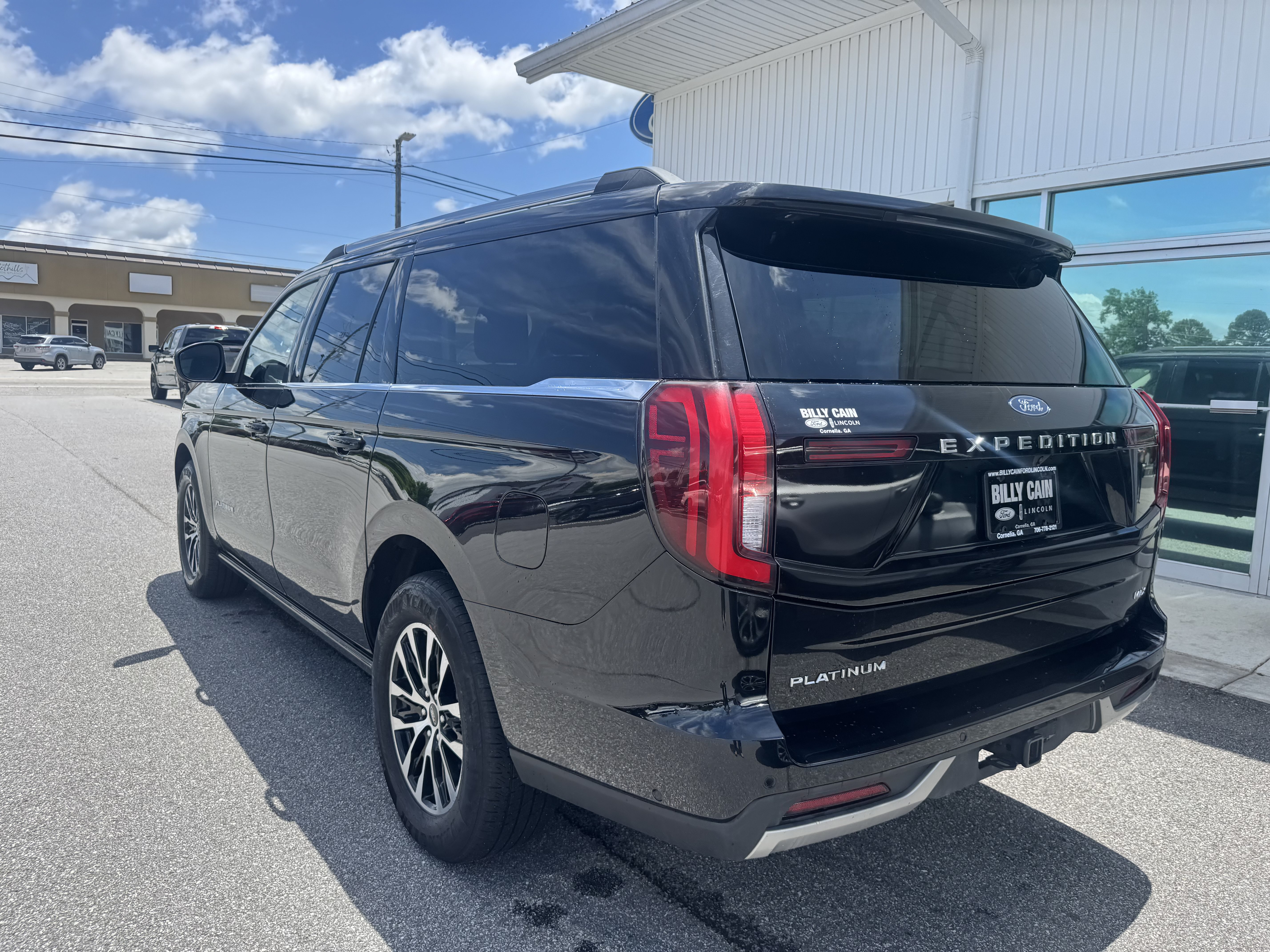 Used 2025 Ford Expedition Max Platinum AWD/4WD image 2