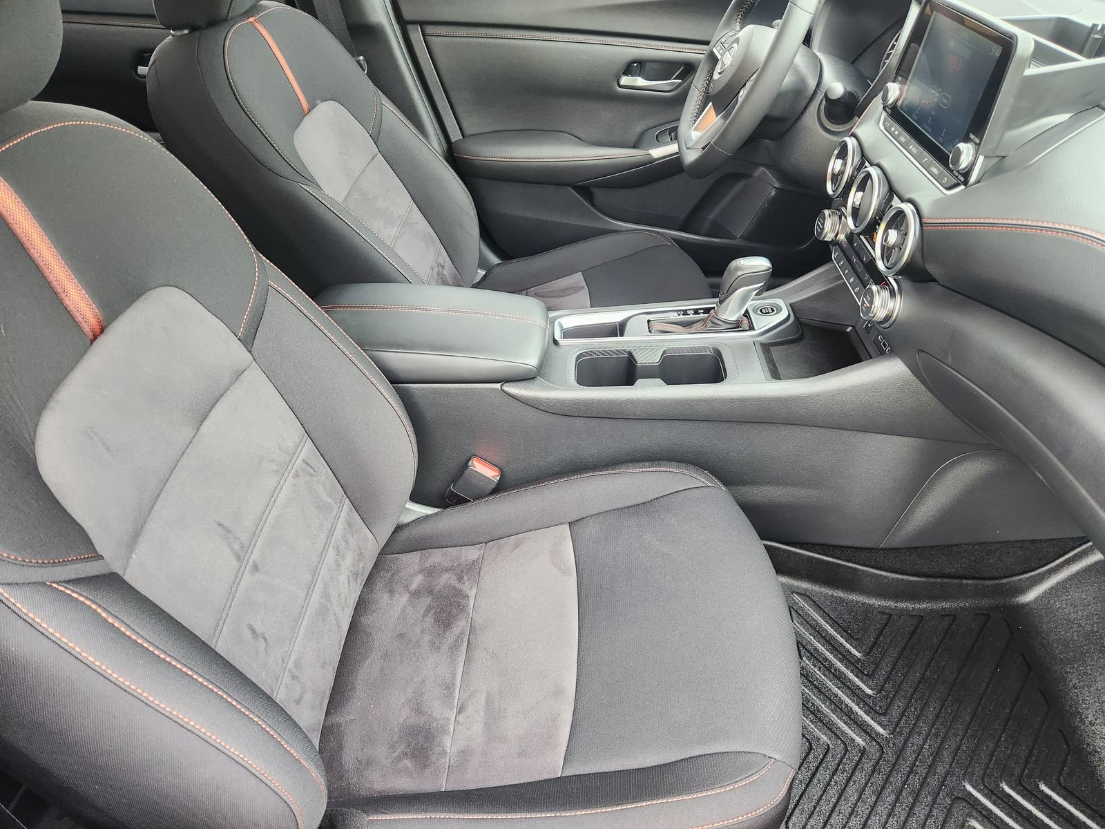 Certified 2025 Nissan Sentra SR FWD image 17