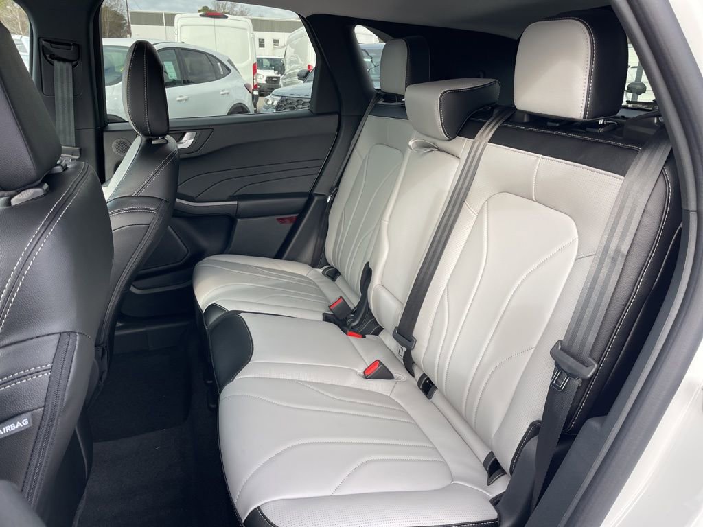 New 2026 Ford Escape SE w/ PHEV Premium Package FWD image 17