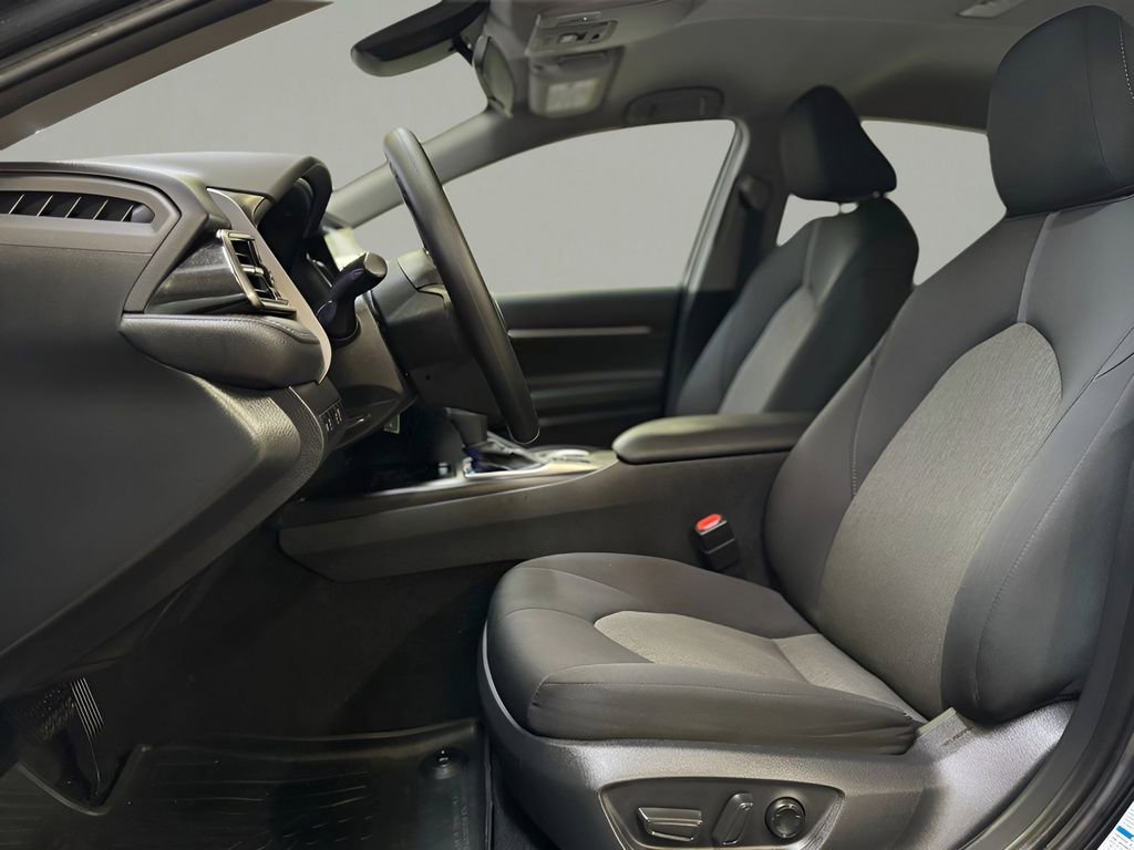 Used 2022 Toyota Camry LE image 14