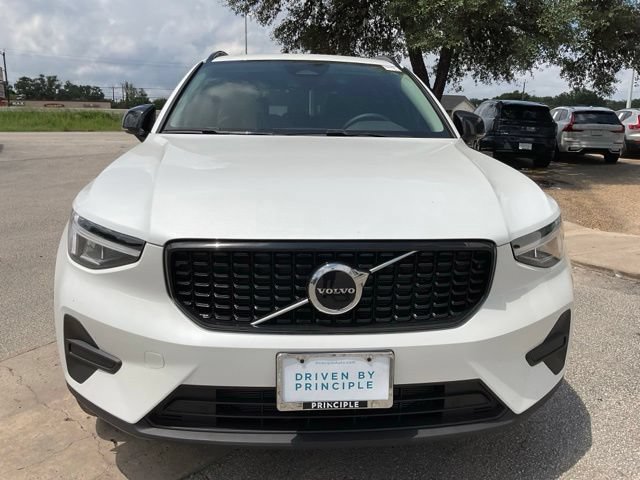 New 2026 Volvo XC40 B4 Core w/ Climate Package FWD image 2