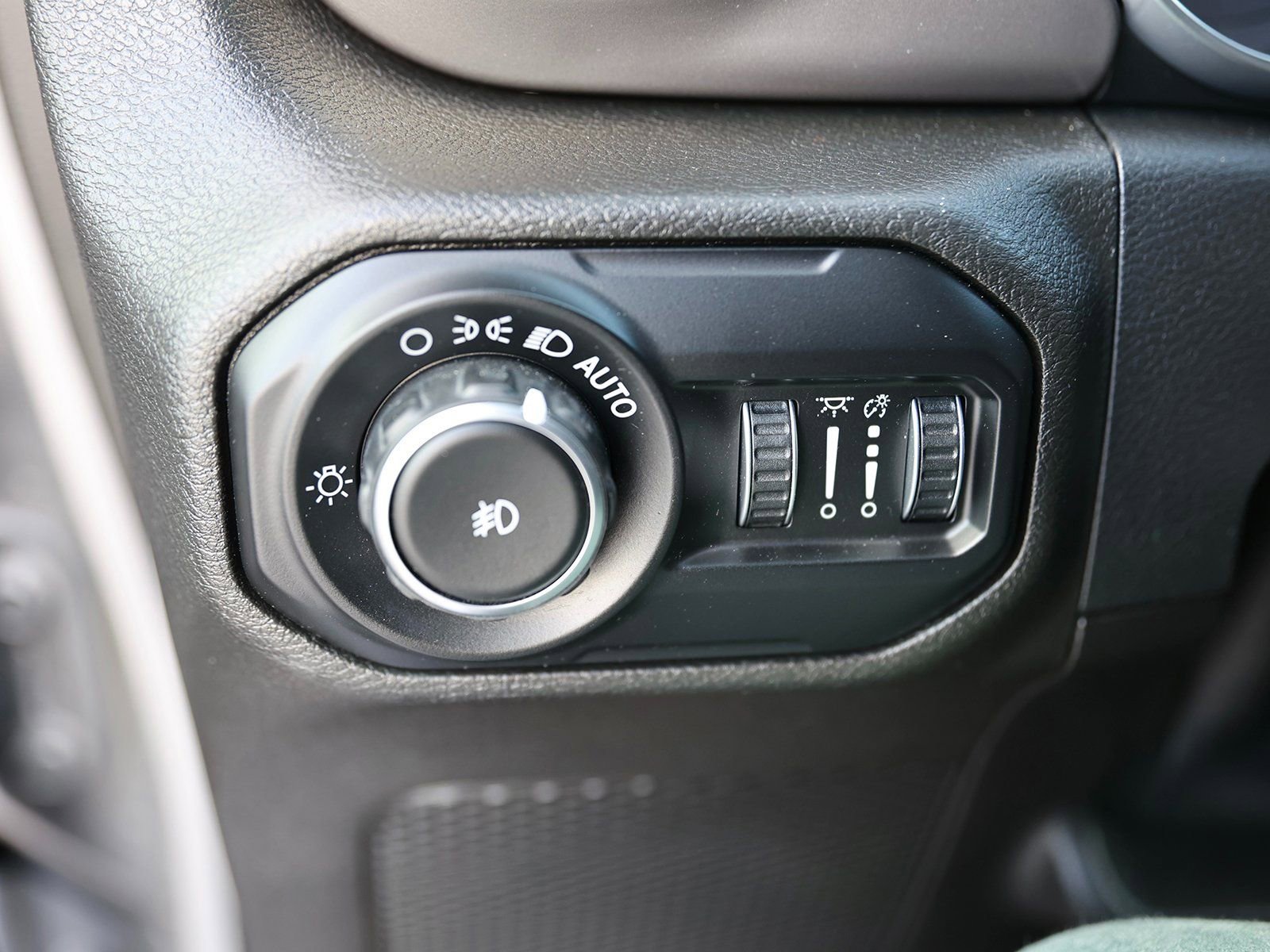 Used 2018 Jeep Wrangler Unlimited Sport S image 32