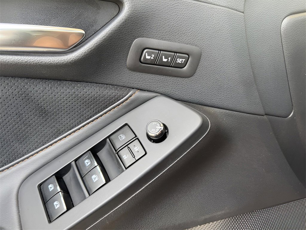 Used 2020 Toyota Avalon Touring image 16