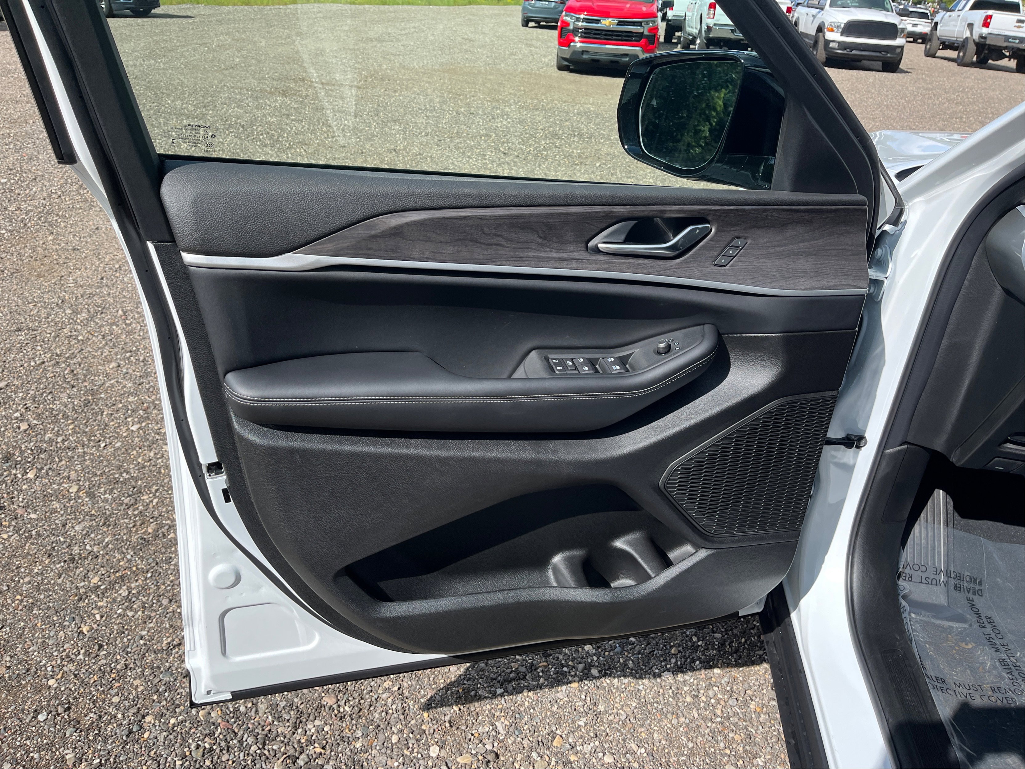 New 2025 Jeep Grand Cherokee Limited image 24