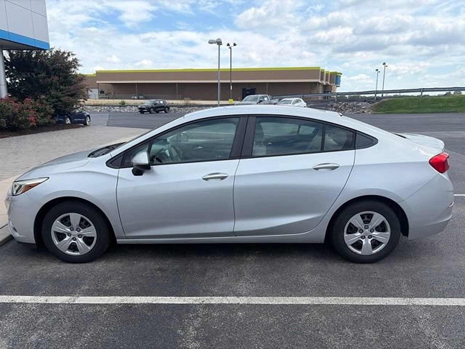 Certified 2017 Chevrolet Cruze LS FWD image 12
