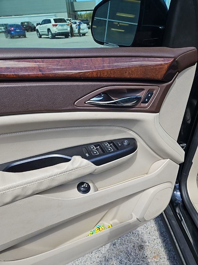 Used 2016 Cadillac SRX Luxury w/ Driver Awareness Package FWD image 11