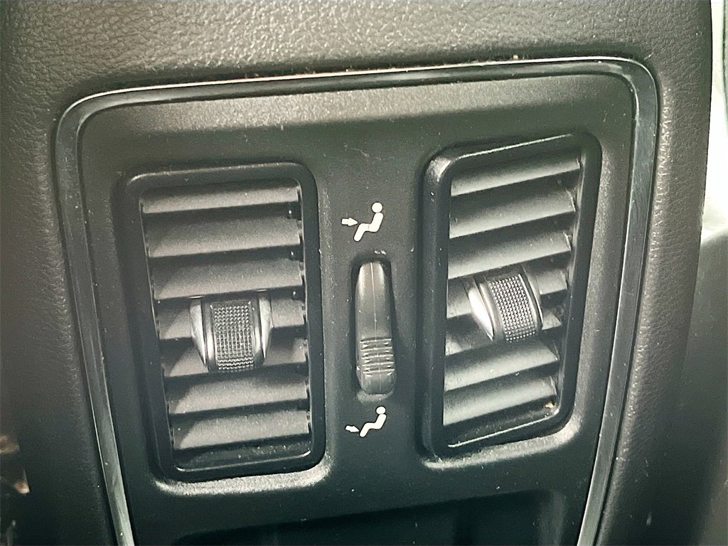 Used 2021 Jeep Grand Cherokee Laredo X image 25