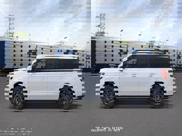 New 2025 Ford Expedition Active image 3