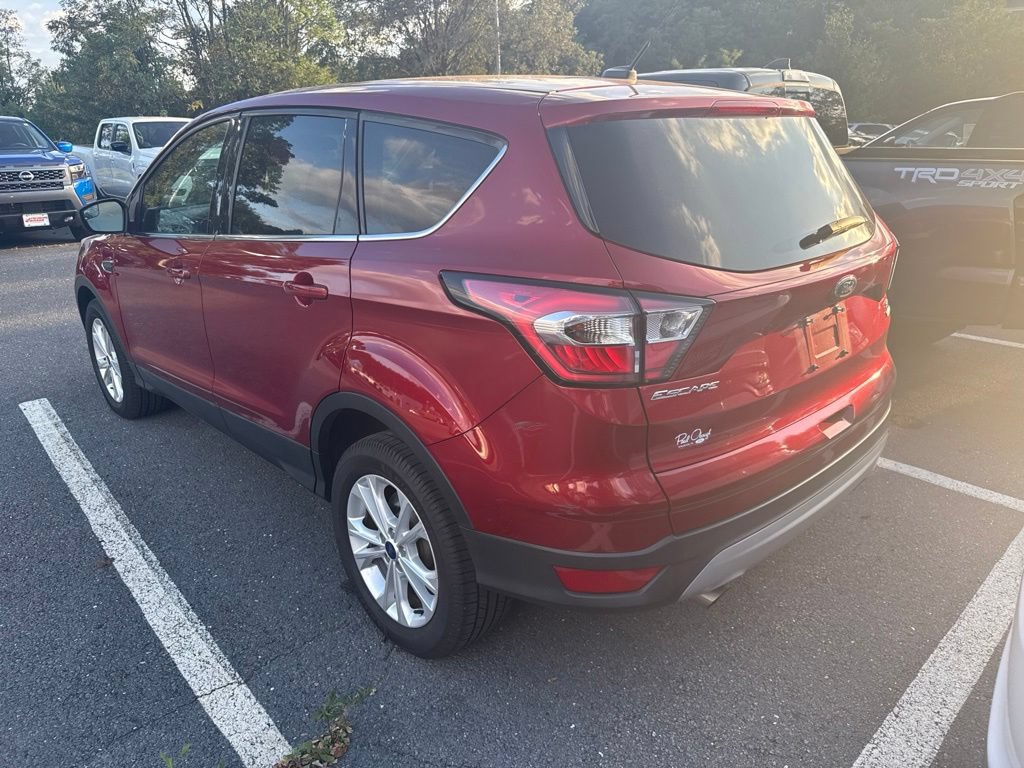 Used 2017 Ford Escape SE w/ SE Cold Weather Package AWD/4WD image 3