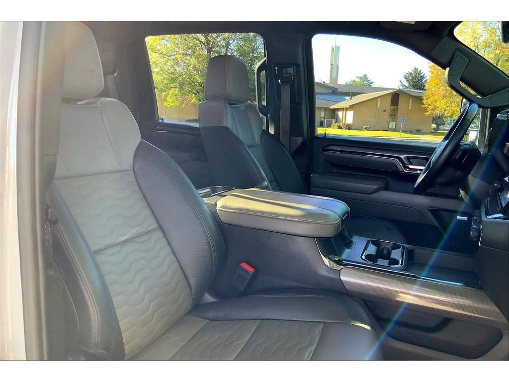 Used 2024 Chevrolet Silverado 2500 ZR2 w/ Technology Package image 8