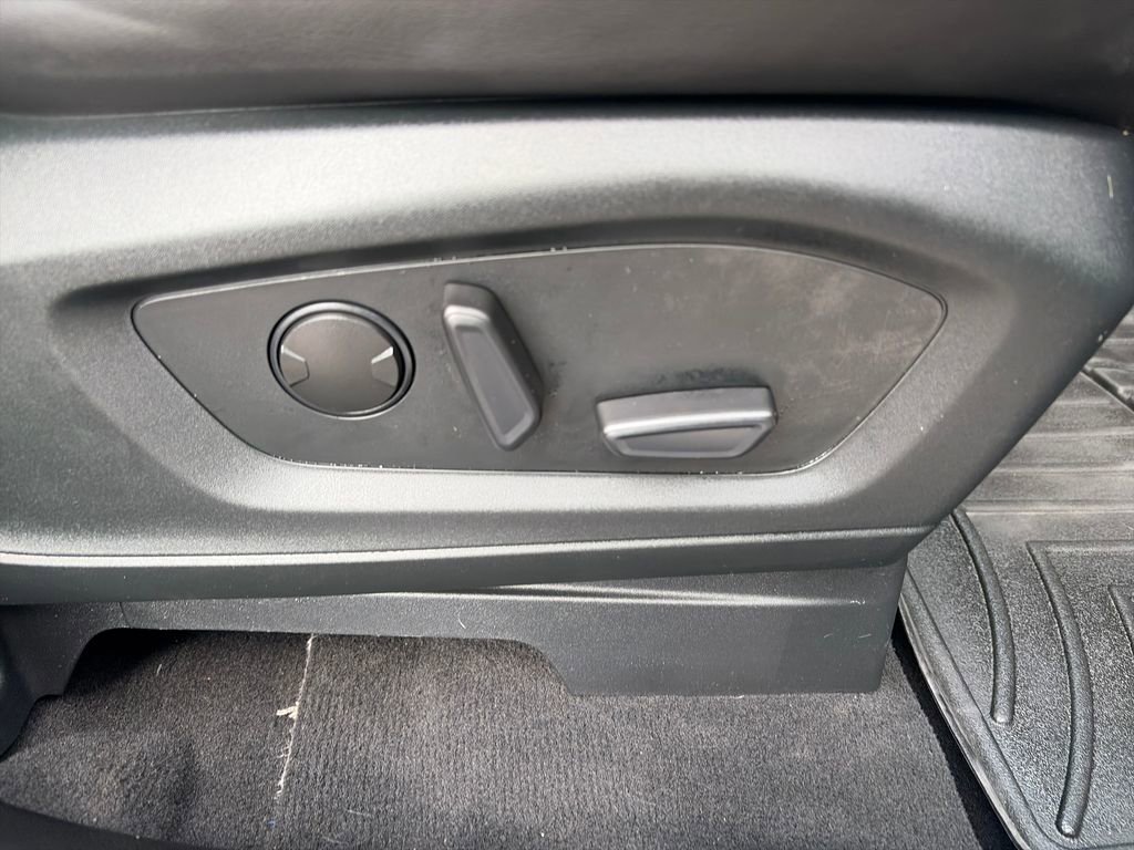 Used 2023 Ford Explorer XLT w/ Equipment Group 202A image 13