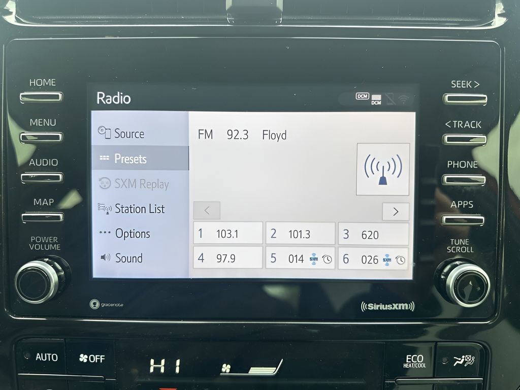 Used 2022 Toyota Prius XLE image 17