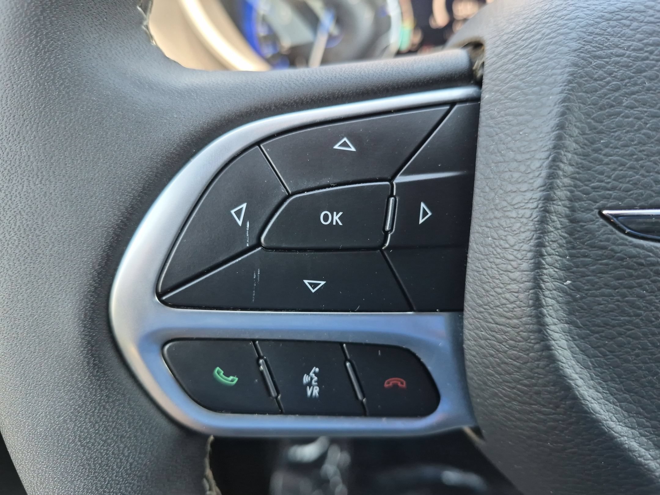 Used 2025 Chrysler Pacifica Select FWD image 14
