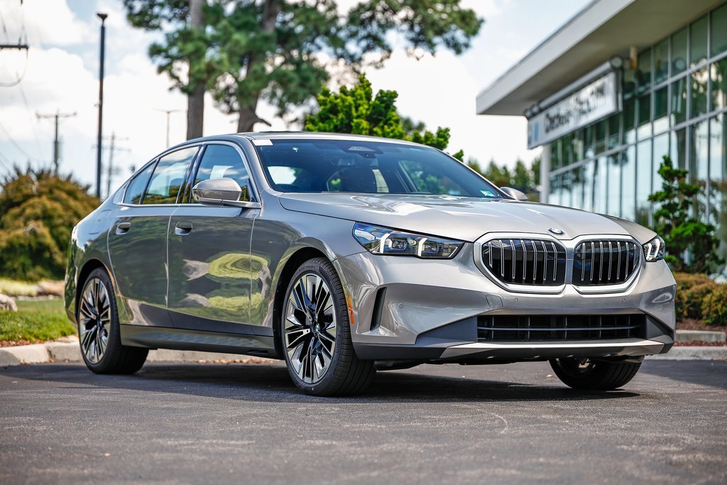 Used 2026 BMW 530i w/ Premium Package image 1