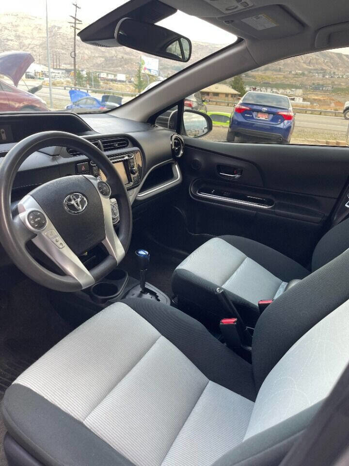 Used 2017 Toyota Prius C Two image 4