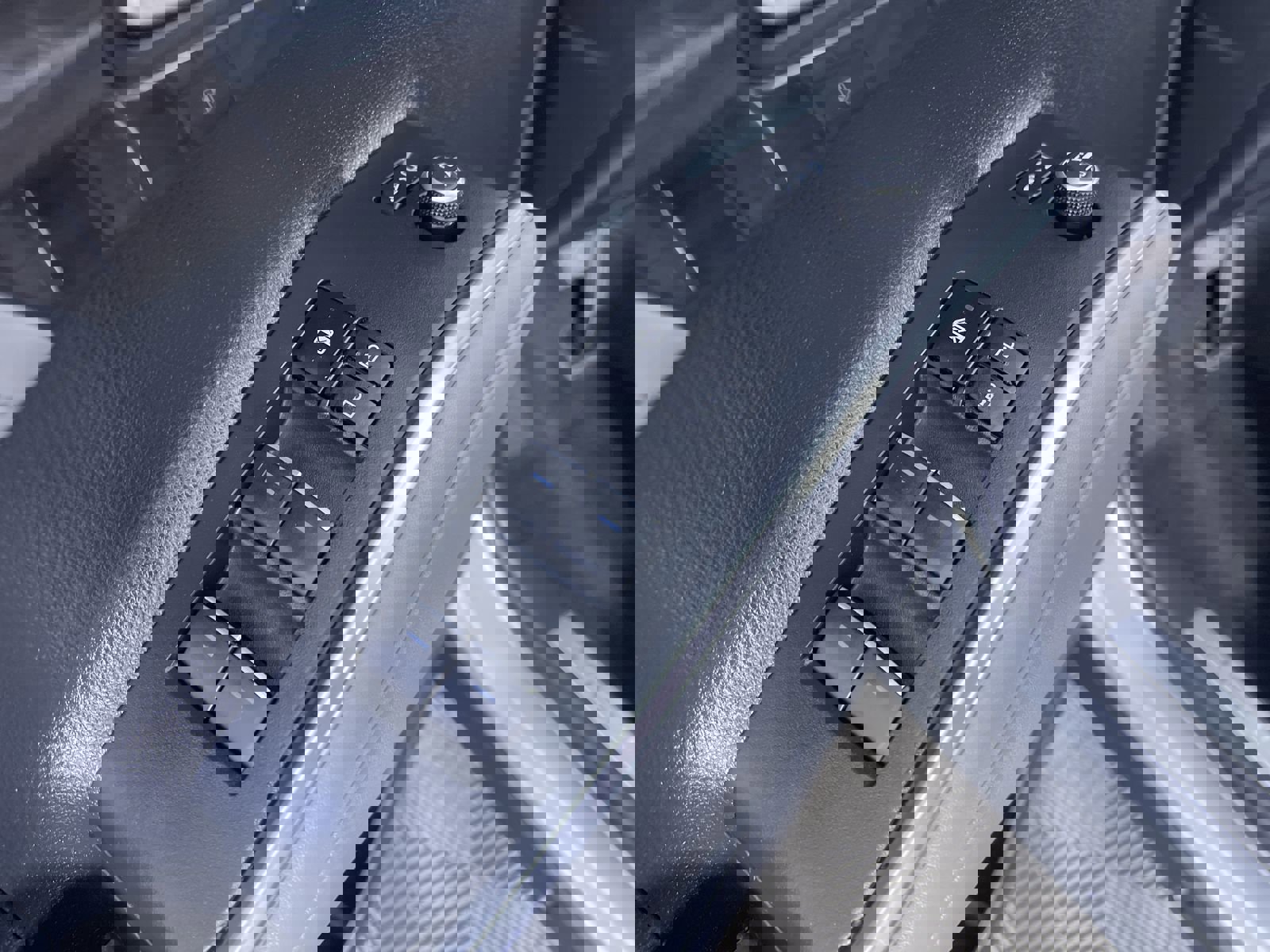 Used 2023 Toyota Highlander Limited image 14