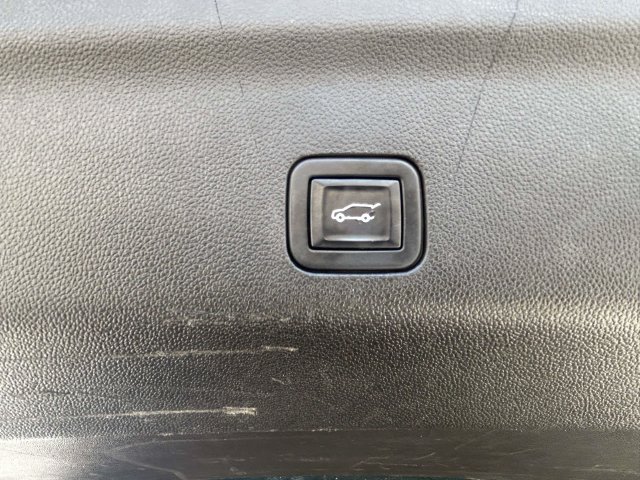 Used 2022 Chevrolet Suburban LT w/ LT Signature Plus Package RWD image 11
