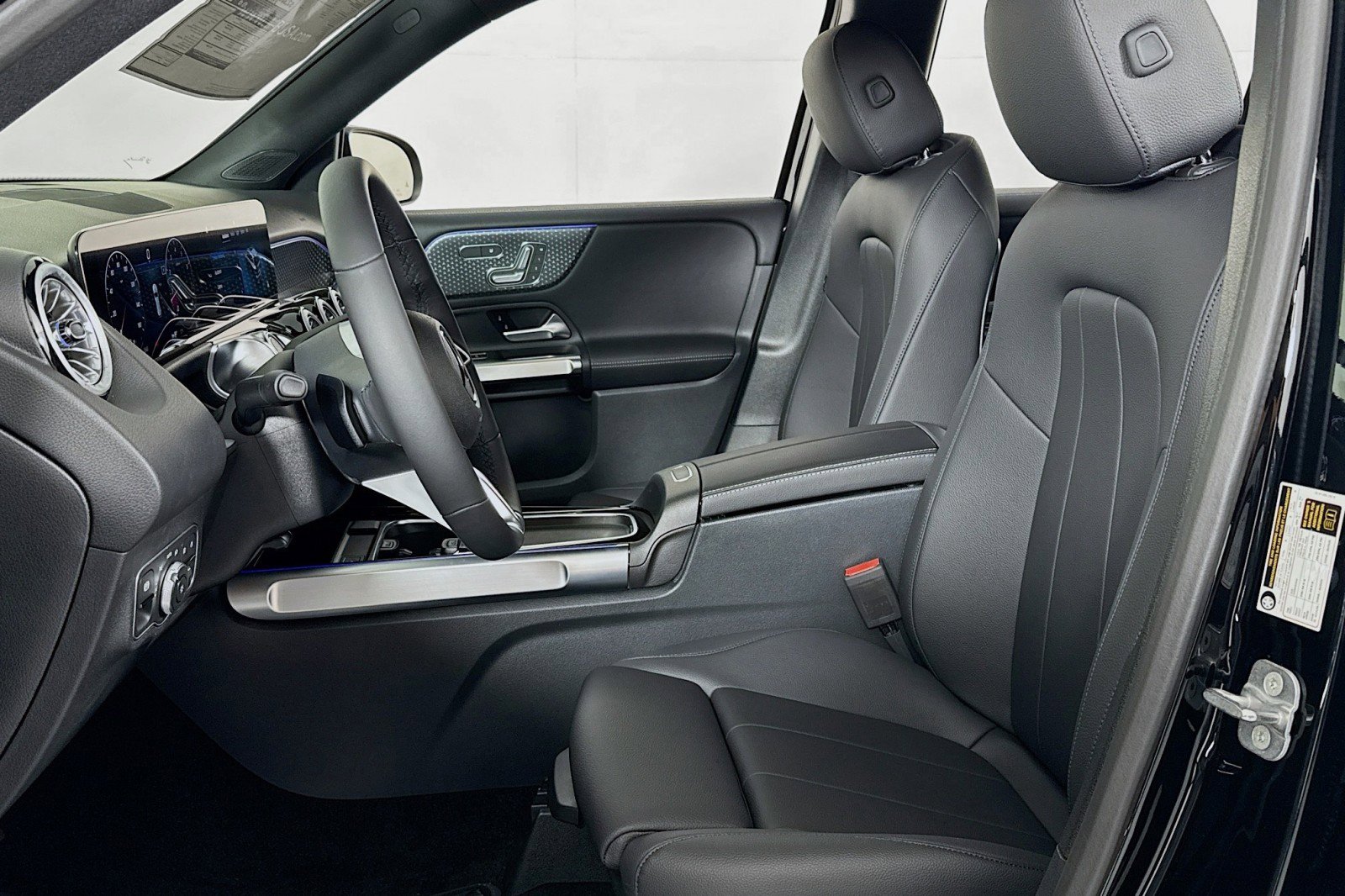 New 2025 Mercedes-Benz GLB 250 image 16