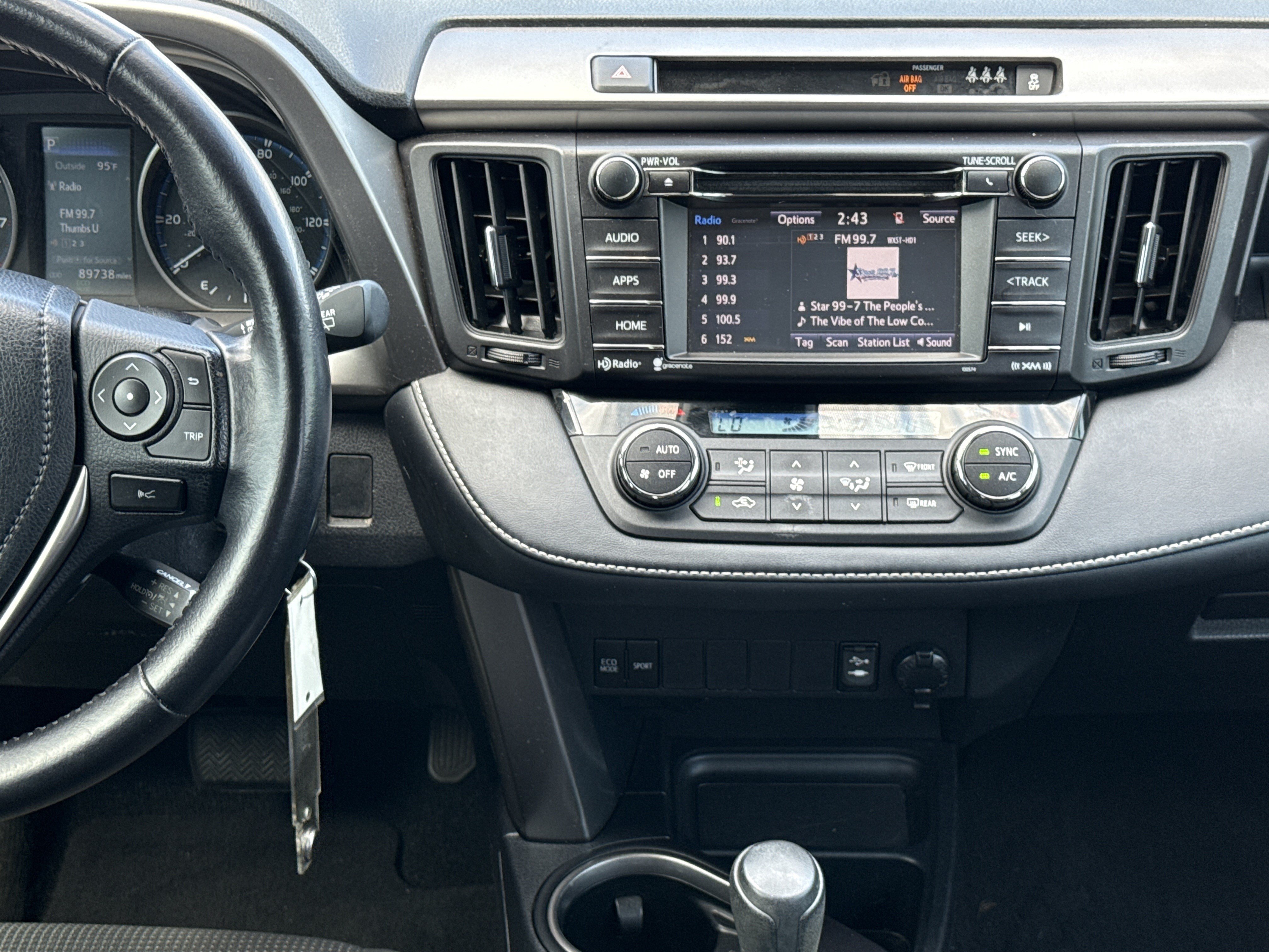 Used 2017 Toyota RAV4 XLE FWD image 29
