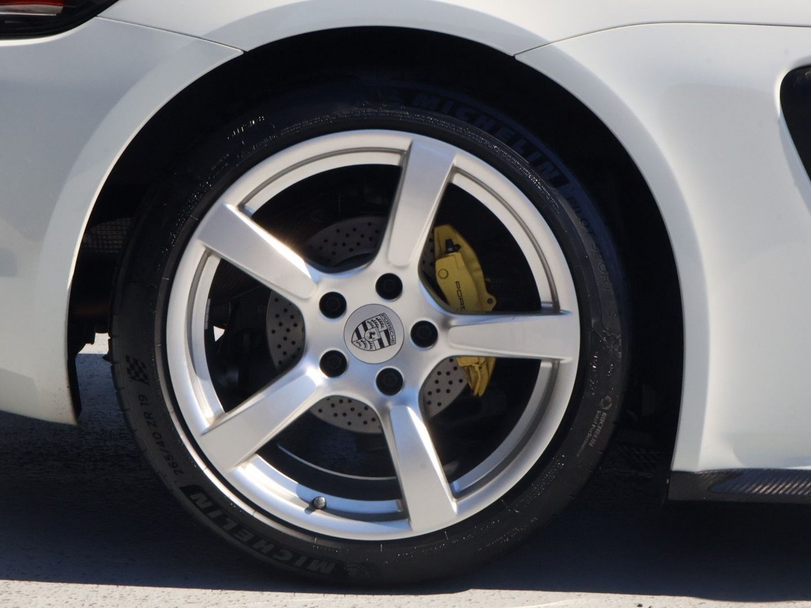 Certified 2018 Porsche 718 Cayman RWD image 24