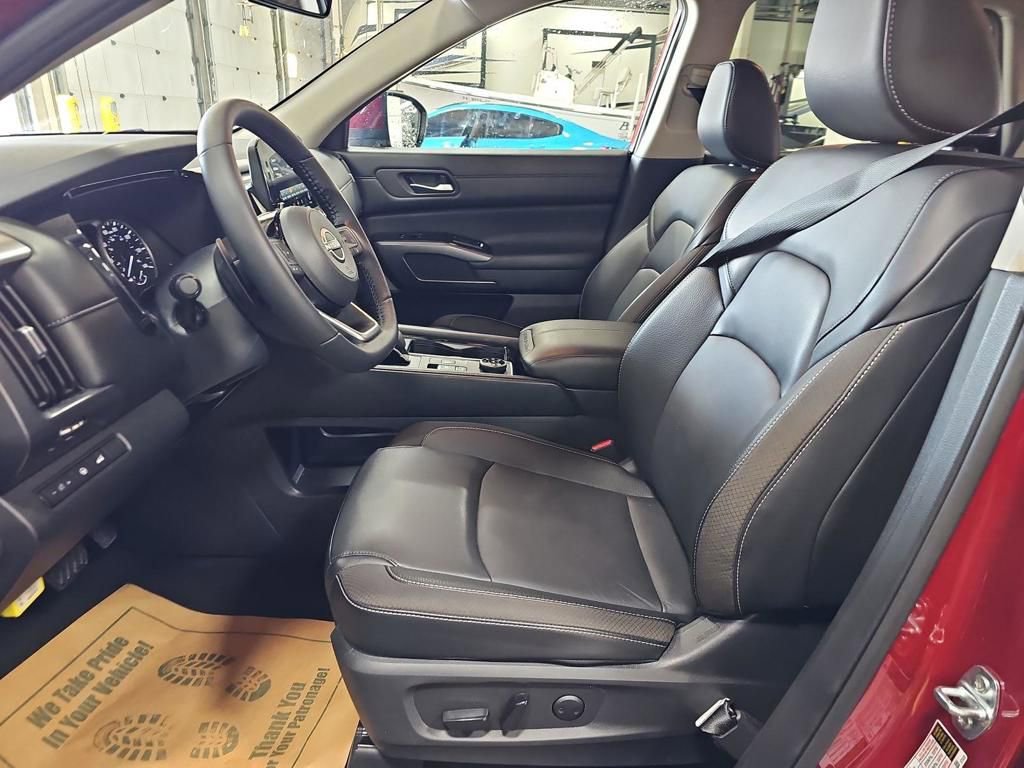 Certified 2024 Nissan Pathfinder SL image 12