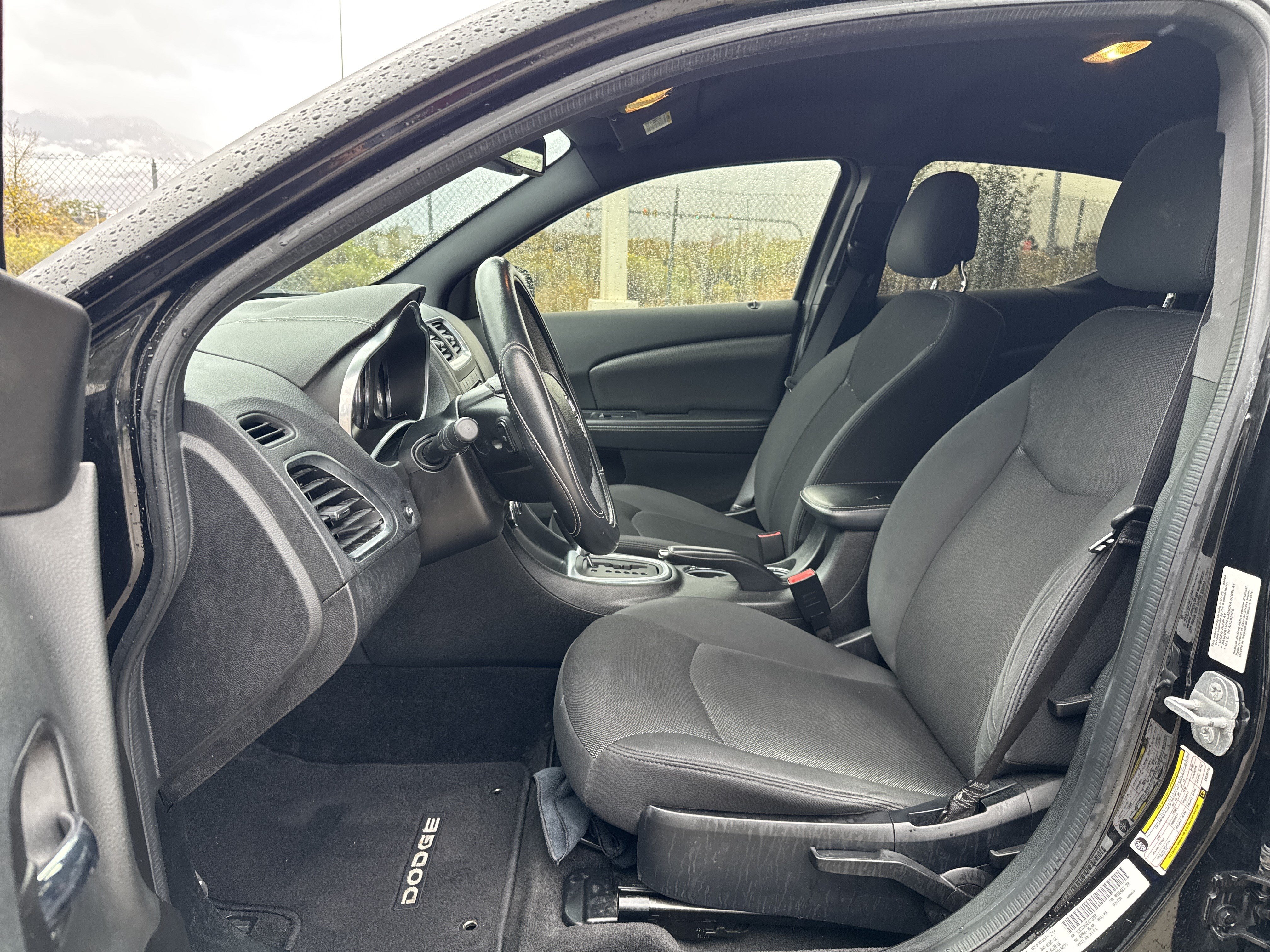Used 2014 Dodge Avenger SE FWD image 14