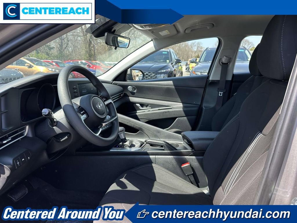 Used 2023 Hyundai Elantra SEL w/ Preferred Accessory Package FWD image 12