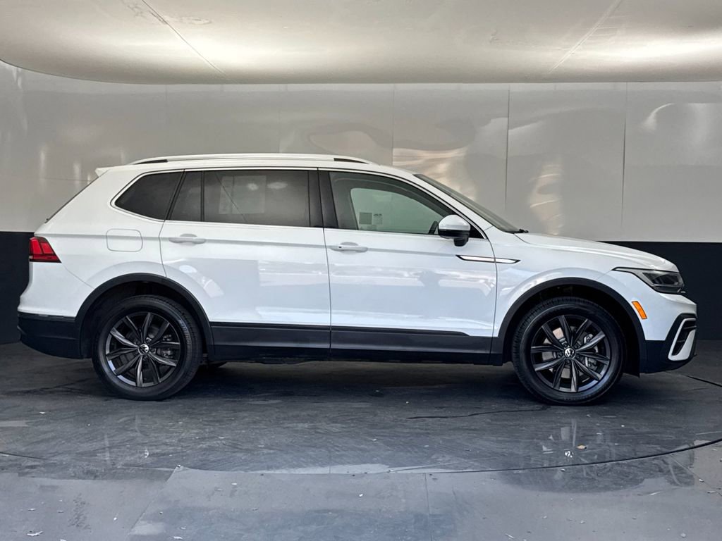 Used 2024 Volkswagen Tiguan SE image 2