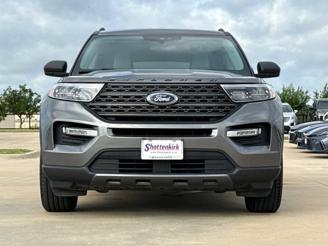 Used 2021 Ford Explorer XLT w/ Equipment Group 202A RWD image 2