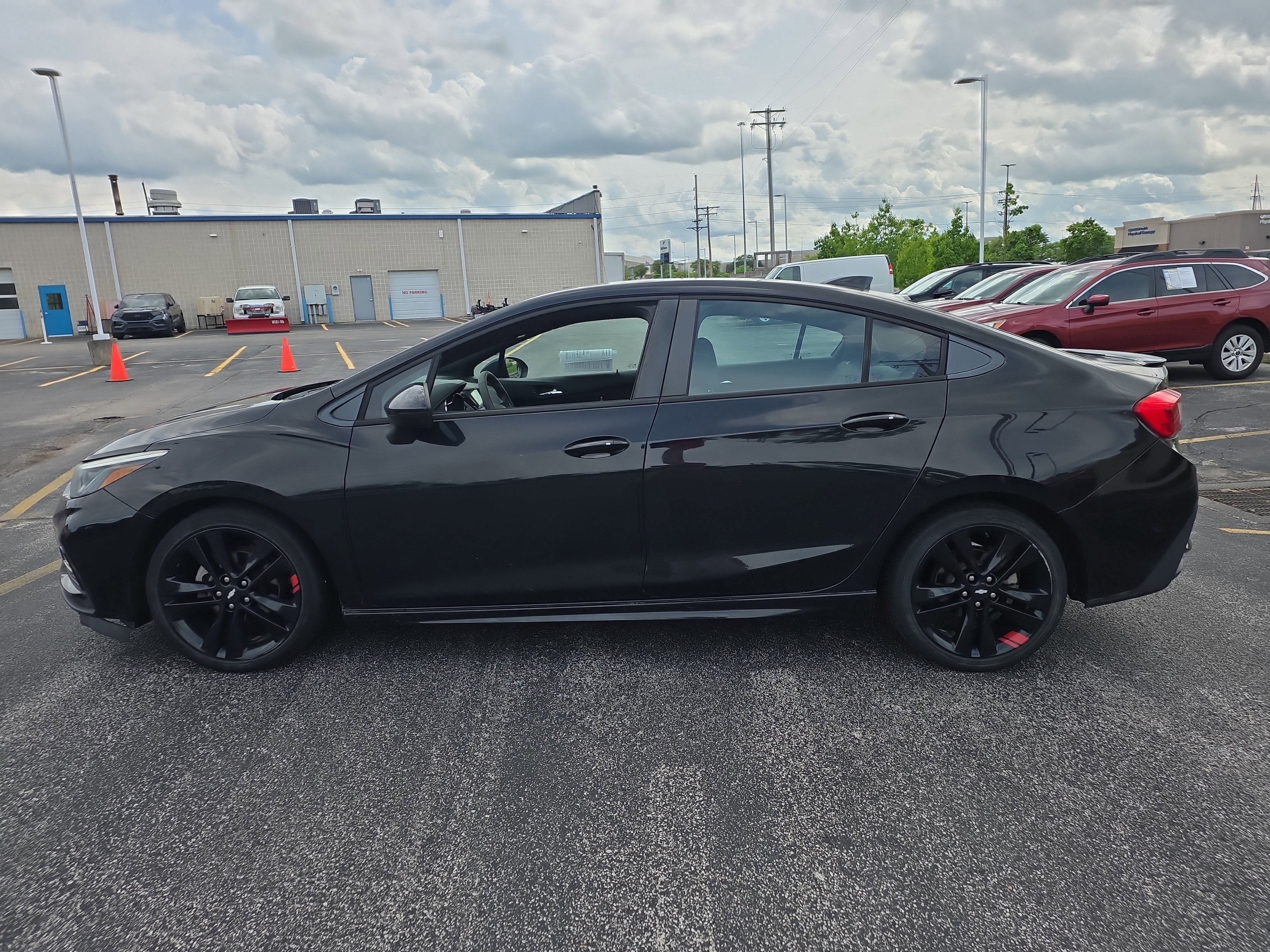 Used 2018 Chevrolet Cruze LT w/ Sun And Sound Package FWD image 6