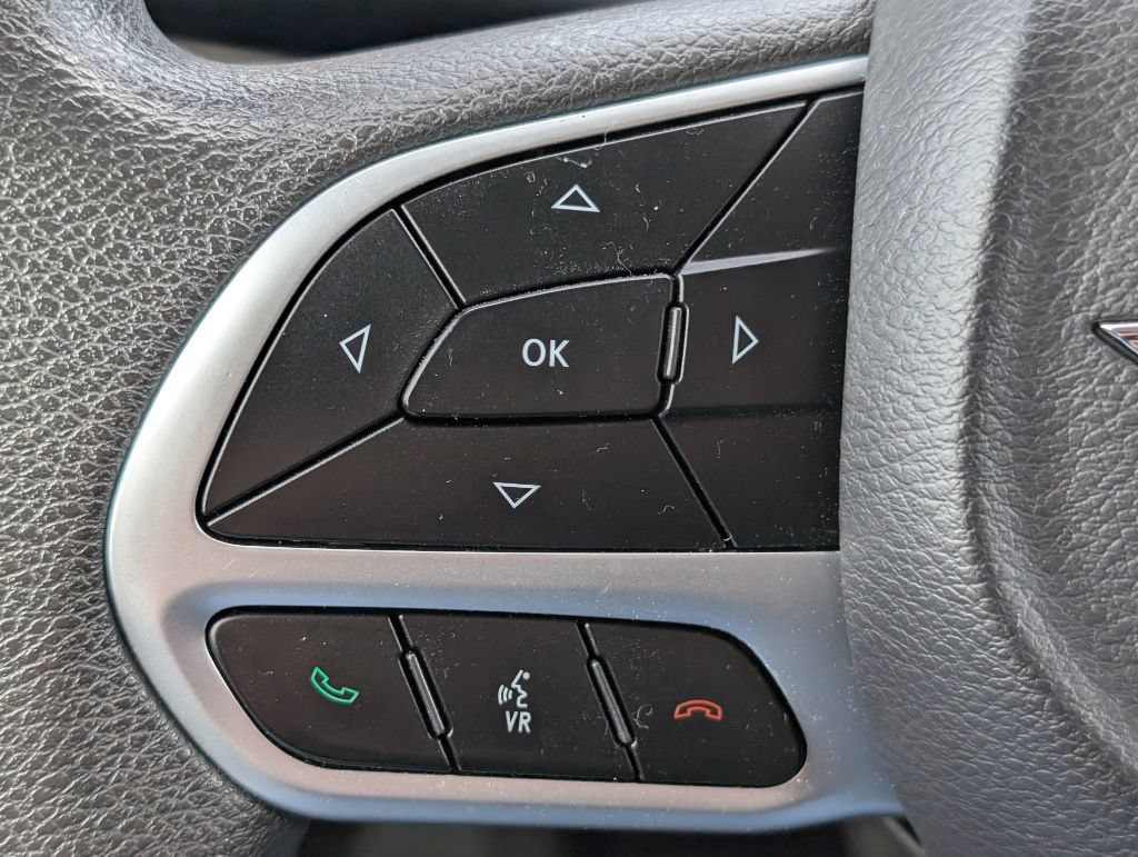 Used 2018 Chrysler Pacifica L FWD image 13