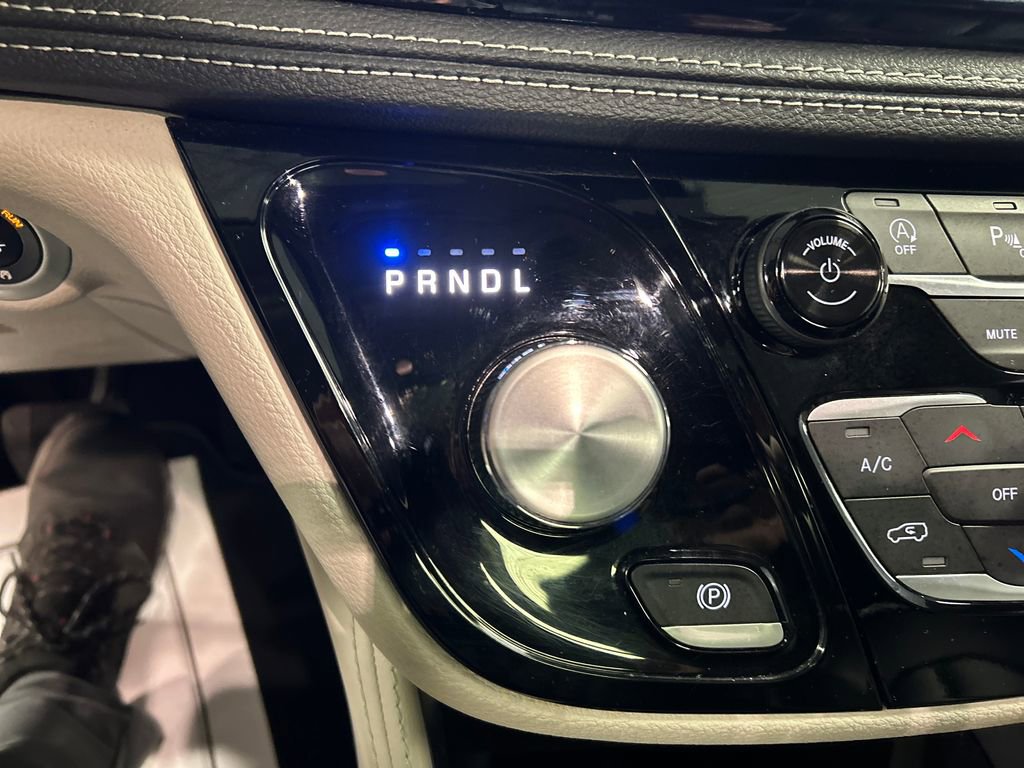 Used 2024 Chrysler Pacifica Limited image 20