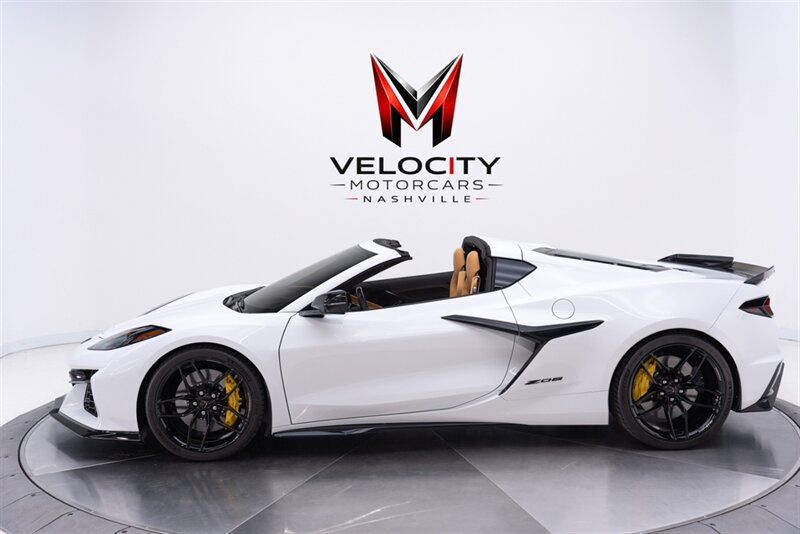 Used 2025 Chevrolet Corvette Z06 w/ Stealth Interior Trim Package RWD image 17
