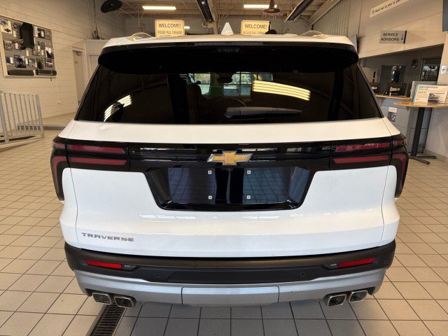 Used 2026 Chevrolet Traverse LT w/ Driver Confidence Package FWD image 4