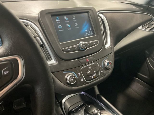Used 2017 Chevrolet Malibu LT FWD image 14