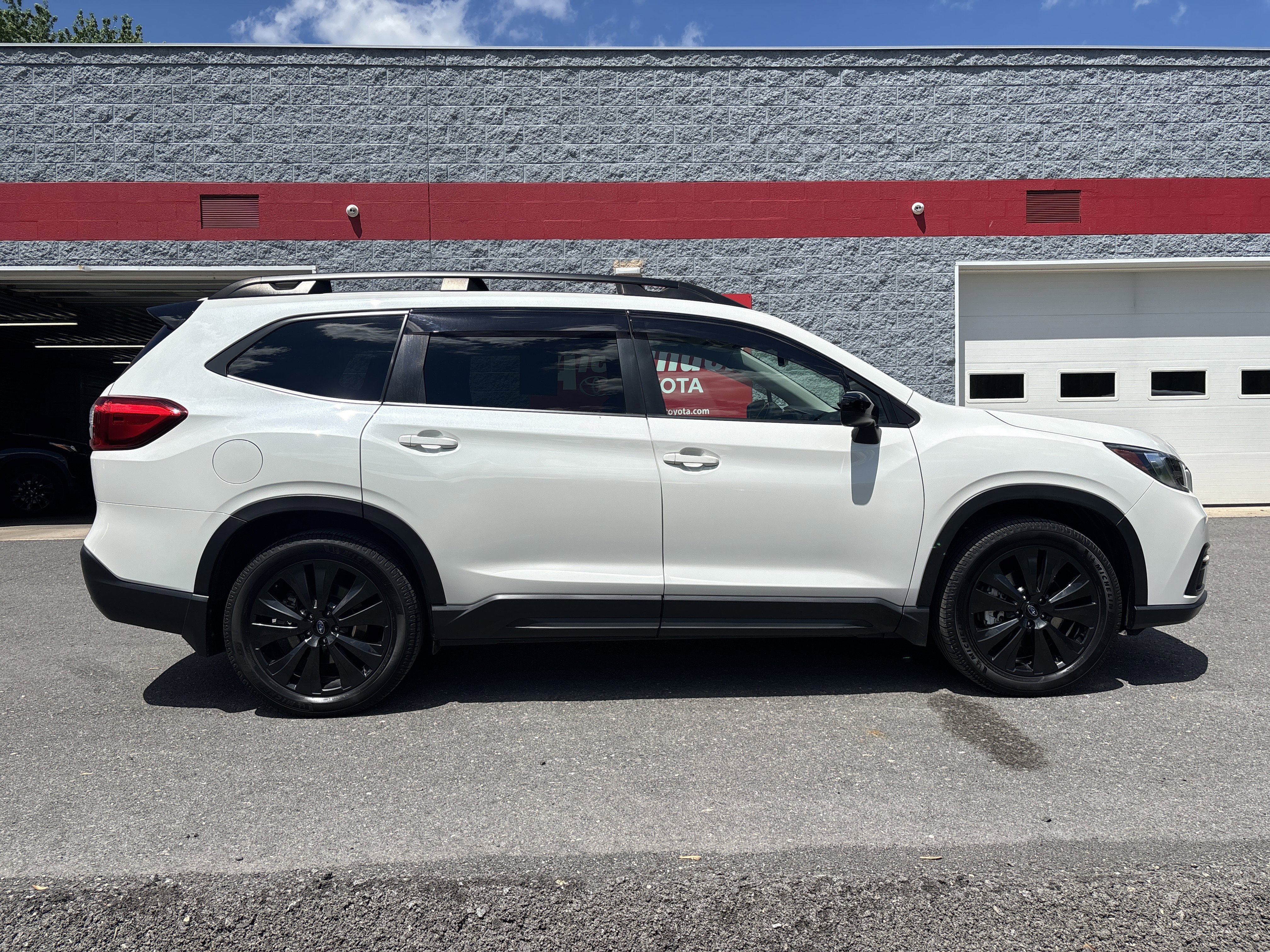Used 2022 Subaru Ascent Onyx Edition AWD/4WD image 2