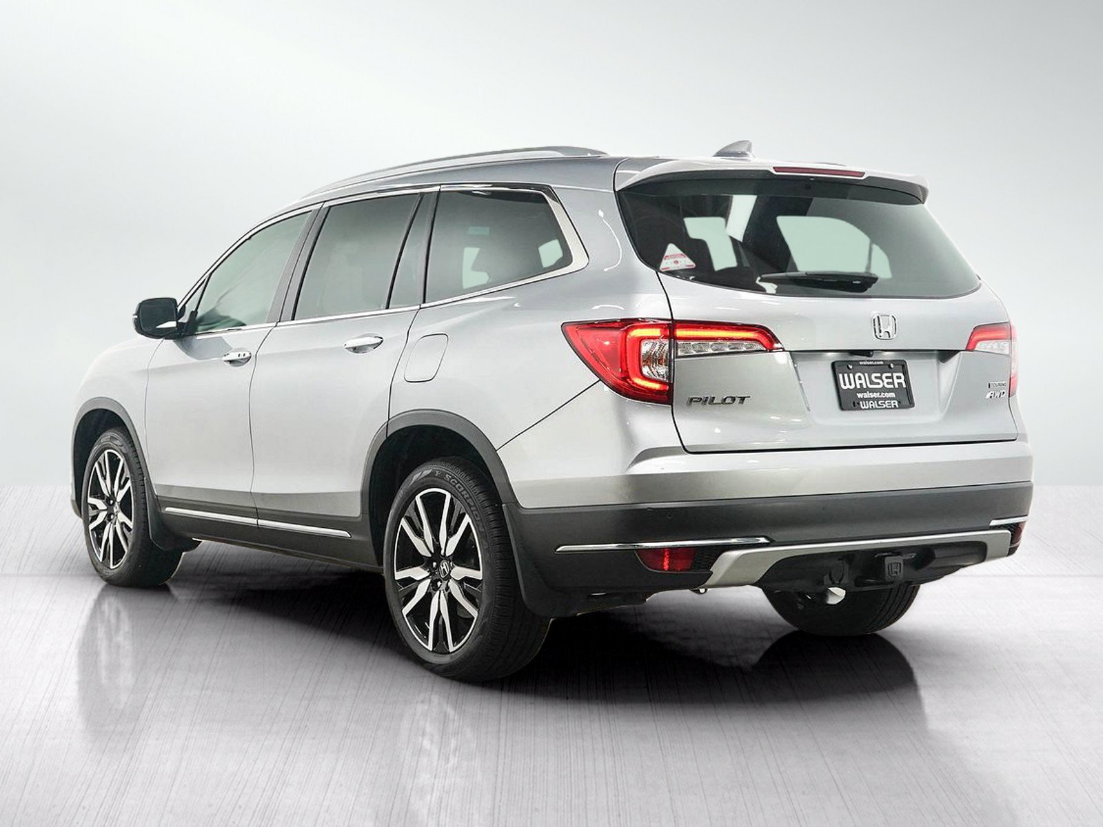 Used 2019 Honda Pilot Touring image 3