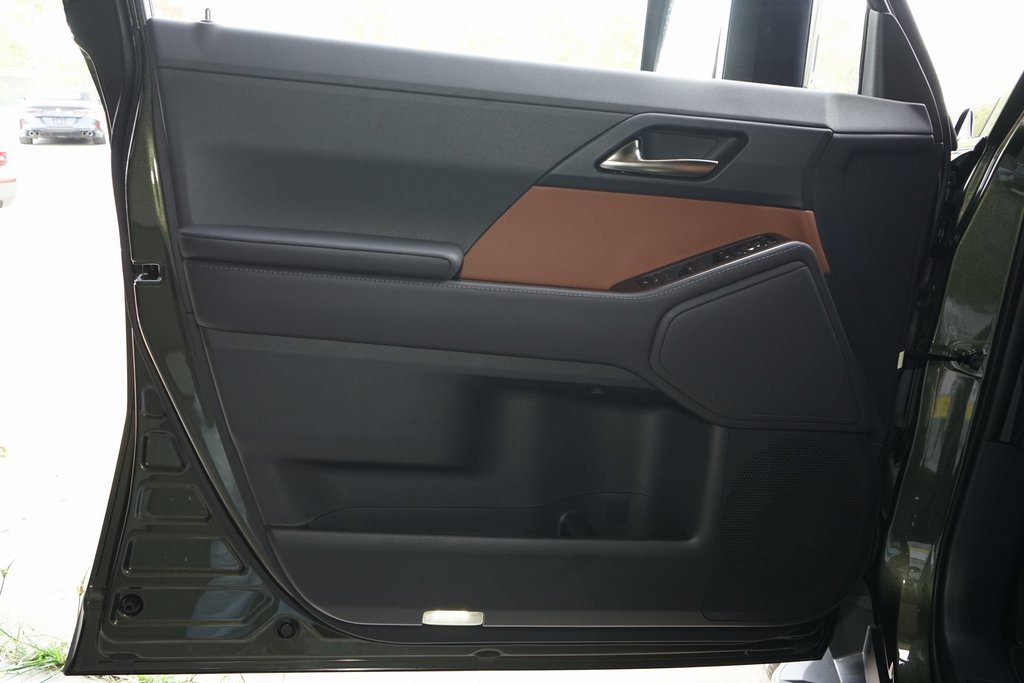 Used 2025 Lexus GX 550 image 2