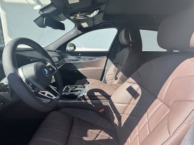 New 2026 BMW 750e xDrive image 7
