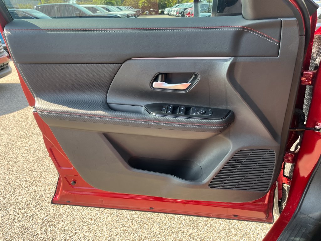 New 2027 Nissan Kicks SR w/ SR Premium Package FWD image 14