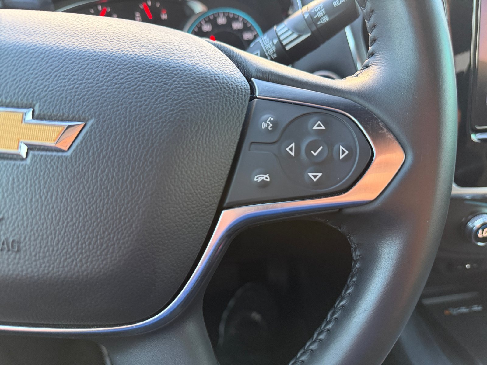 Used 2022 Chevrolet Traverse LT FWD image 18