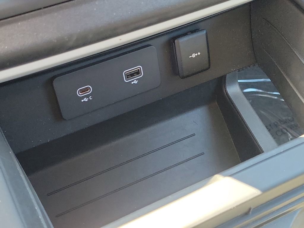 Used 2024 Land Rover Defender 110 X-Dynamic SE image 24