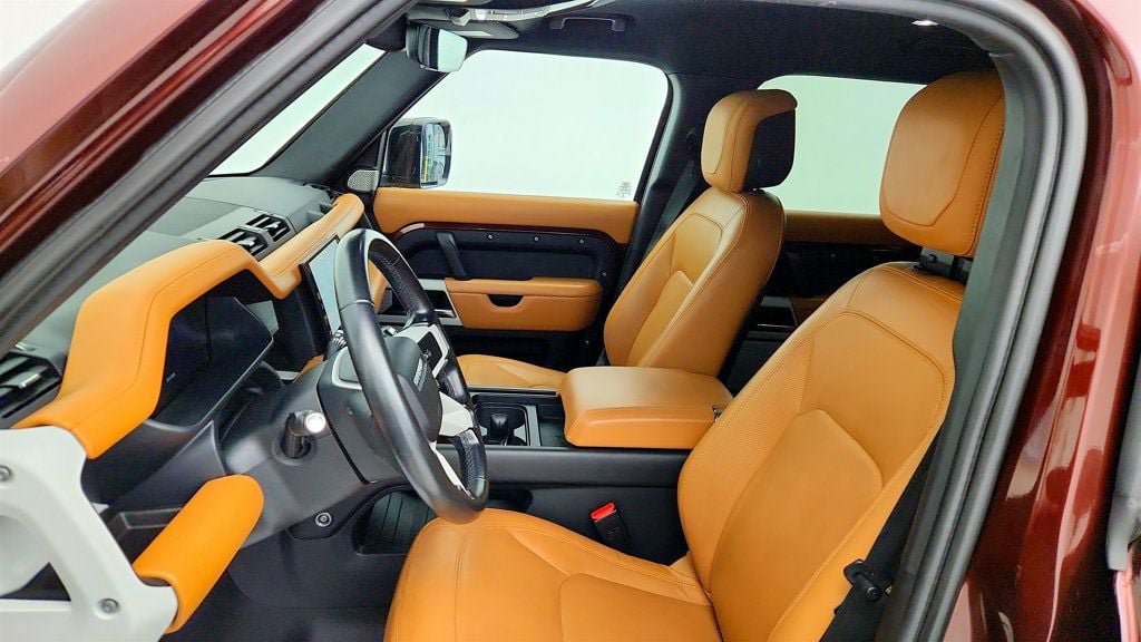 Used 2023 Land Rover Defender 130 SE AWD/4WD image 21