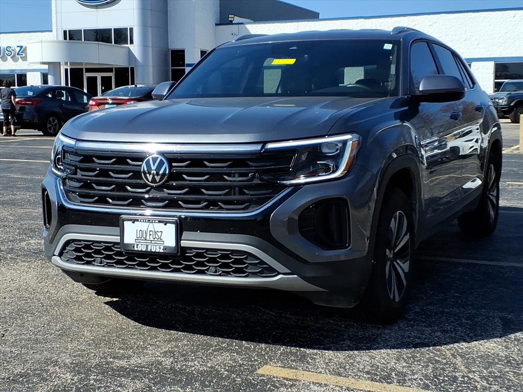 Used 2024 Volkswagen Atlas Cross Sport SE image 3